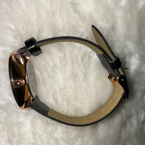 Black leather rose gold ladies watch - Picture 15 of 16